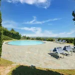 Διαμέρισμα Stunning In Near Metauro River